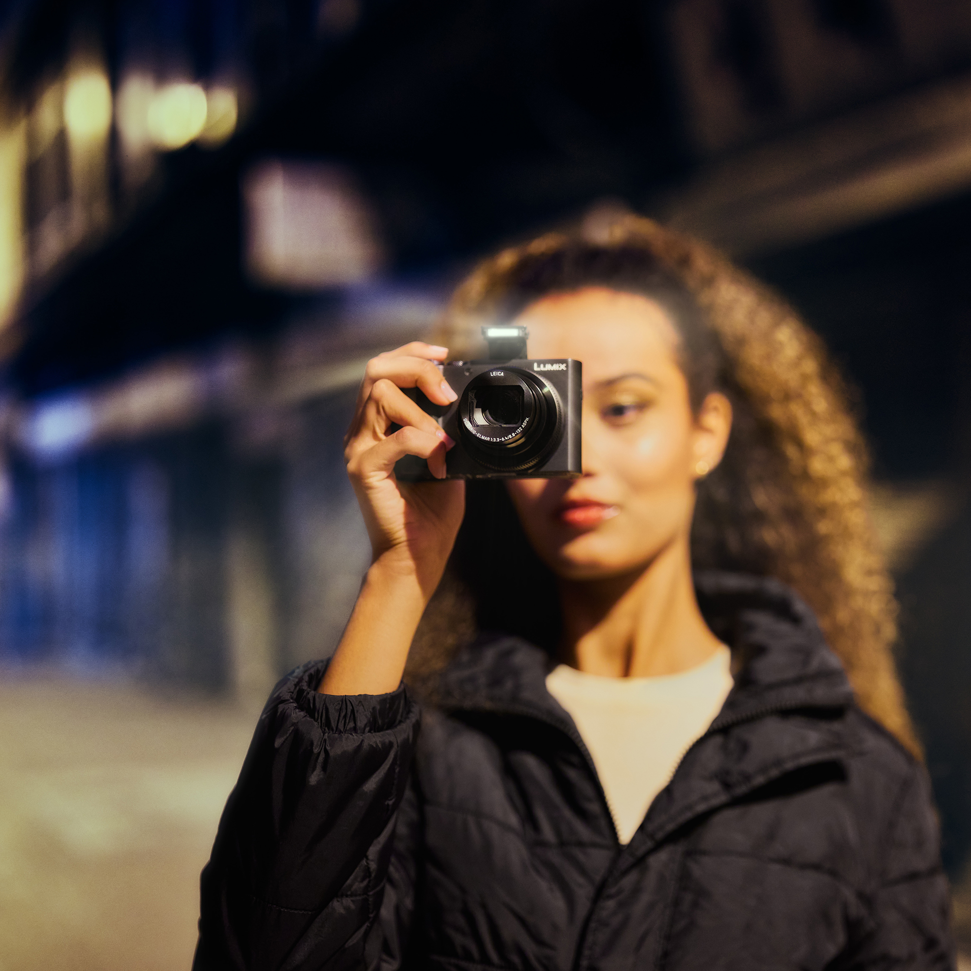 内置闪光灯，适合弱光拍摄