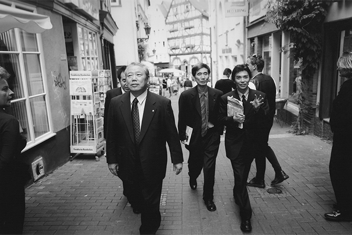 项目成员在 Wetzlar(韦茨拉尔)街头留影。这里是徕卡的圣地,据说 Oskar Barnack(奥斯卡·巴纳克)曾在这里进行最早的摄影测试。