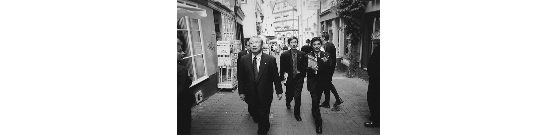 项目成员在 Wetzlar(韦茨拉尔)街头留影。这里是徕卡的圣地,据说 Oskar Barnack(奥斯卡·巴纳克)曾在这里进行最早的摄影测试。